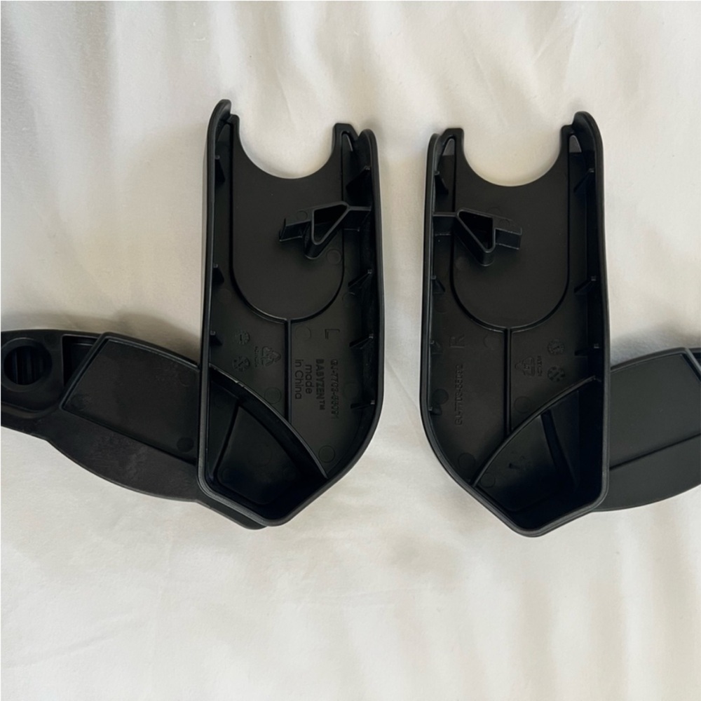 Child Car Seat Adapter Clips - Black - Picture 2 of 3